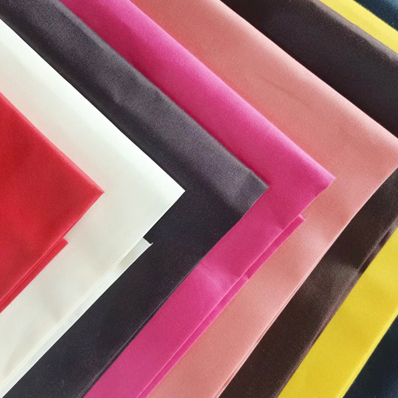 TMIE-08-1-3 Ademende kledingdoek Breedte 115 cm Gewicht 90 GSM Ingrediënt Polyester Geverfd met gladde gepolijste polyester popeline stof