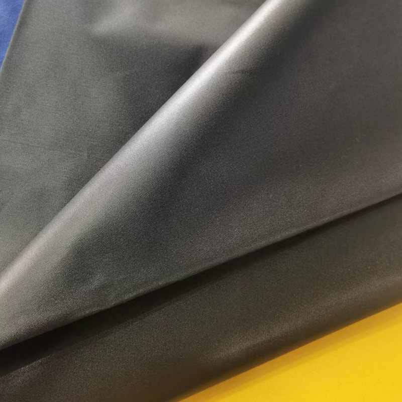 TMIE-08-1-3 Ademende kledingdoek Breedte 115 cm Gewicht 90 GSM Ingrediënt Polyester Geverfd met gladde gepolijste polyester popeline stof