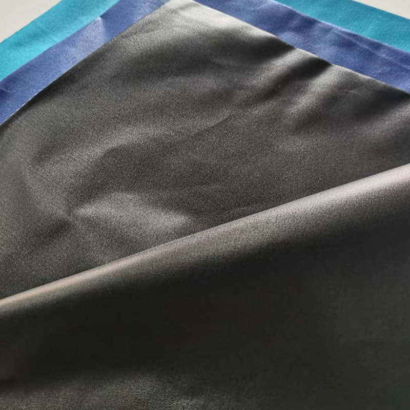 TMIE-08-1-3 Ademende kledingdoek Breedte 115 cm Gewicht 90 GSM Ingrediënt Polyester Geverfd met gladde gepolijste polyester popeline stof