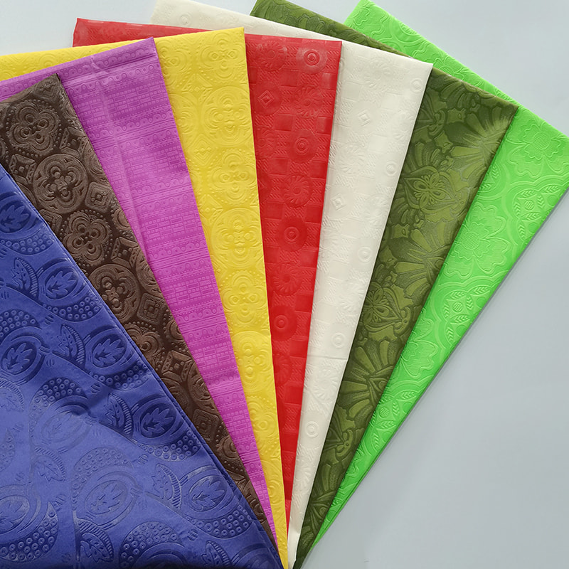 TMIE-08-2-3 115GSM 100% polyester Hoge dichtheid, hoog aantal geverfd met geometrisch patroon Reliëf polypopeline stof