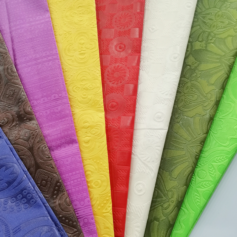 TMIE-08-2-1 Smalle breedte stof Hoge dichtheid 100GSM aangepaste kleur geverfd met 3D reliëf polyester popeline stof