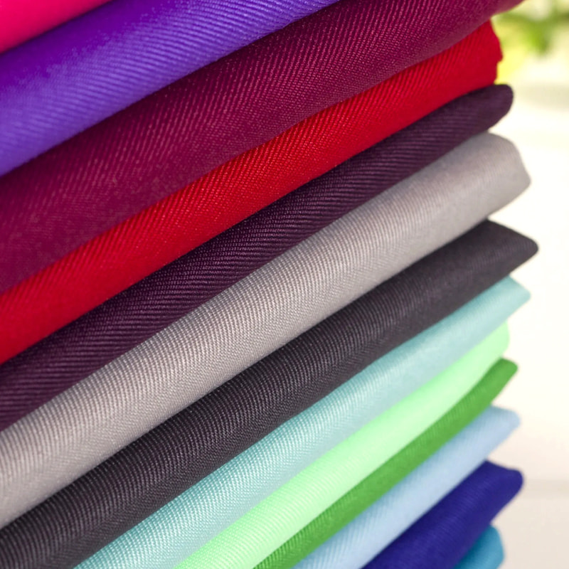 TMIE-08-4-1 Middengewicht 110GSM aangepaste kleuren polyester popeline keperstof